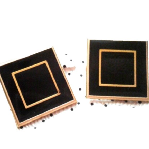 ❤️YSL YVES SAINT LAURENT Black Enamel Square Clip Earrings - Picture 1 of 5